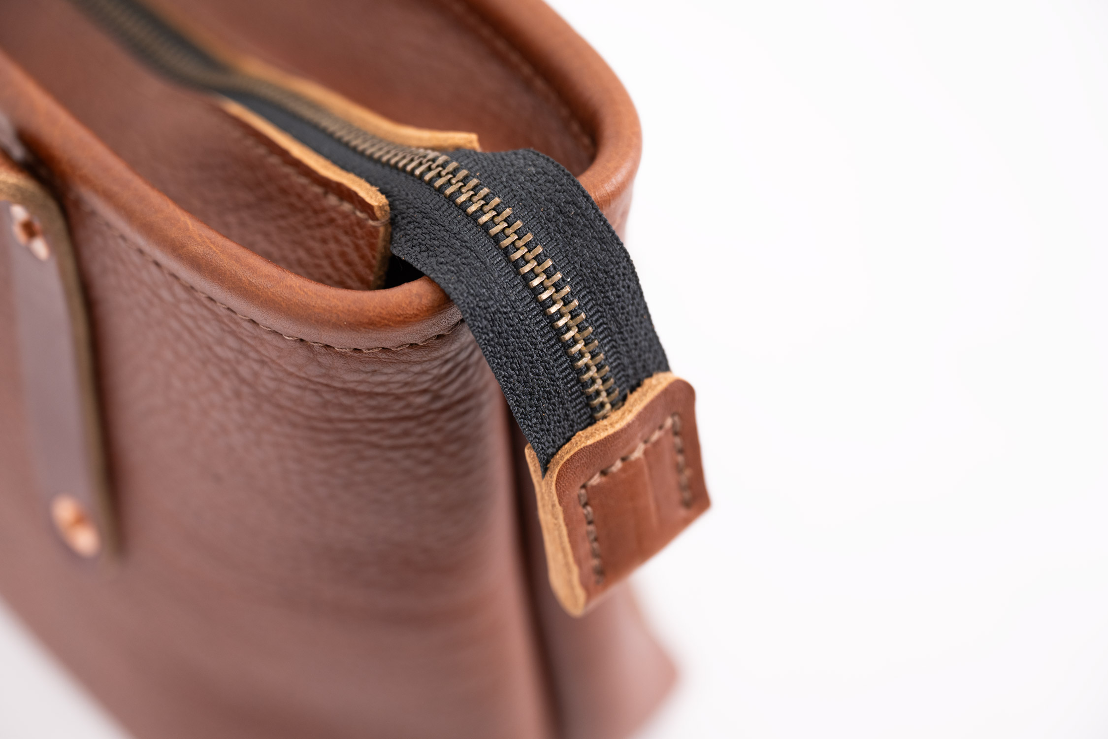 Add closed zipper (Have to add zipper closure also)